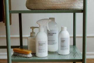 Produits ménage : qui les fournit à domicile